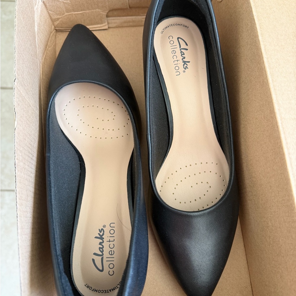 Clarks Teresa Step Black Leather Pointed Toe Heel - Cushioned Insole